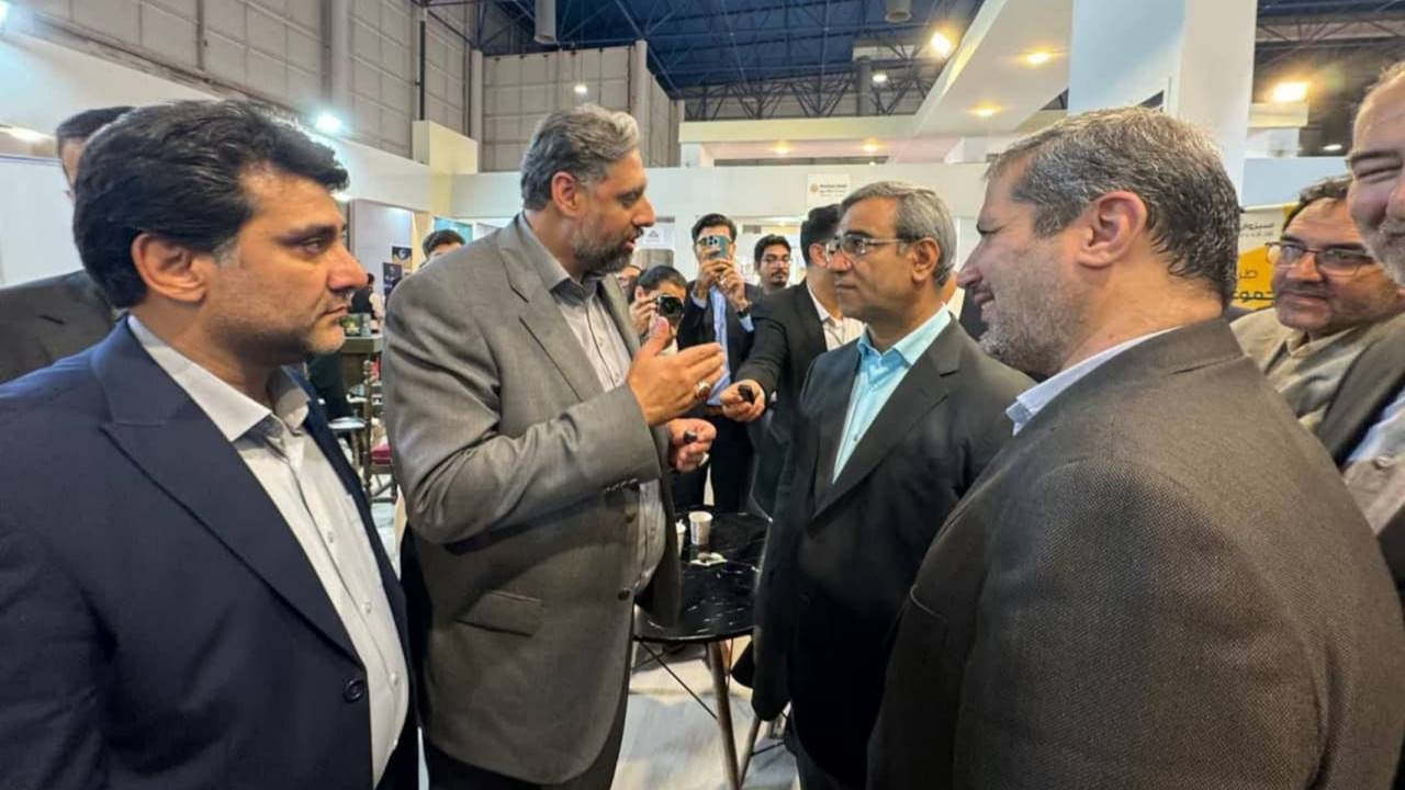 بازدید استاندار خراسان رضوی از غرفه شهرداری سبزوار