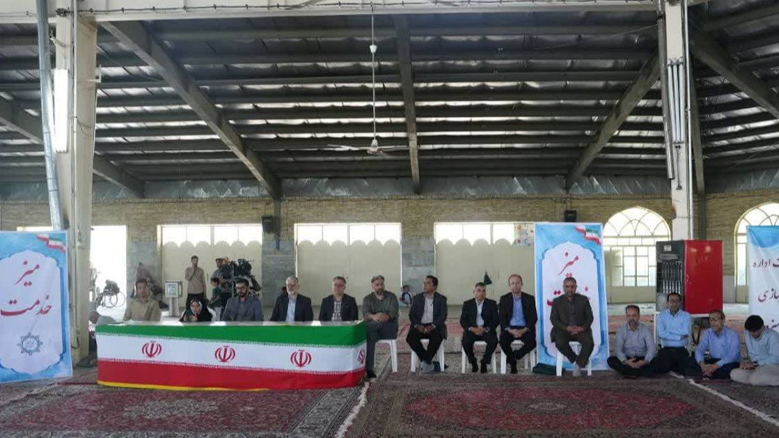 برپایی میزخدمت شهرداری سبزوار در نمازجمعه