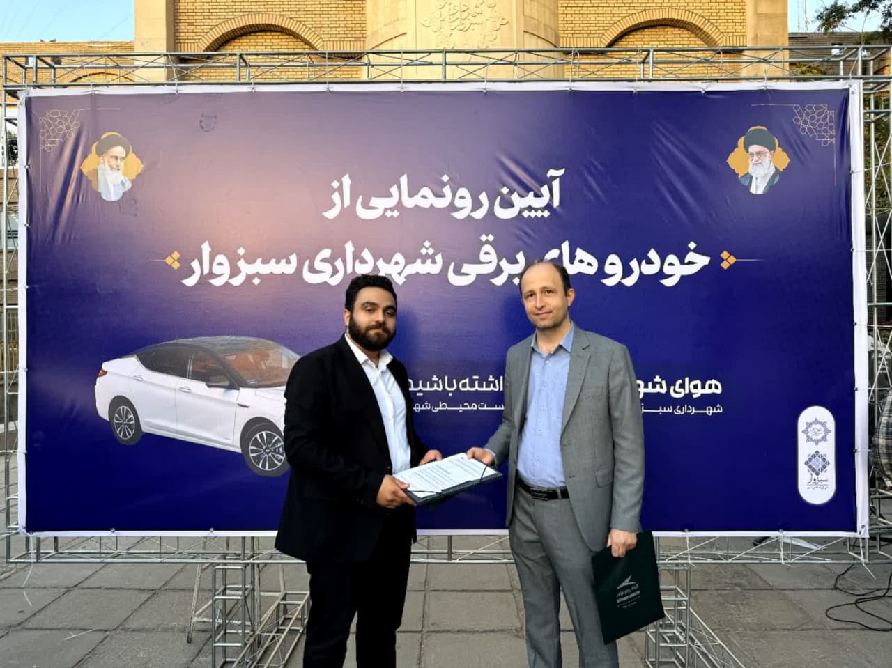 آیین تحویل ۳ دستگاه خودروی‌ برقی به شهرداری سبزوار