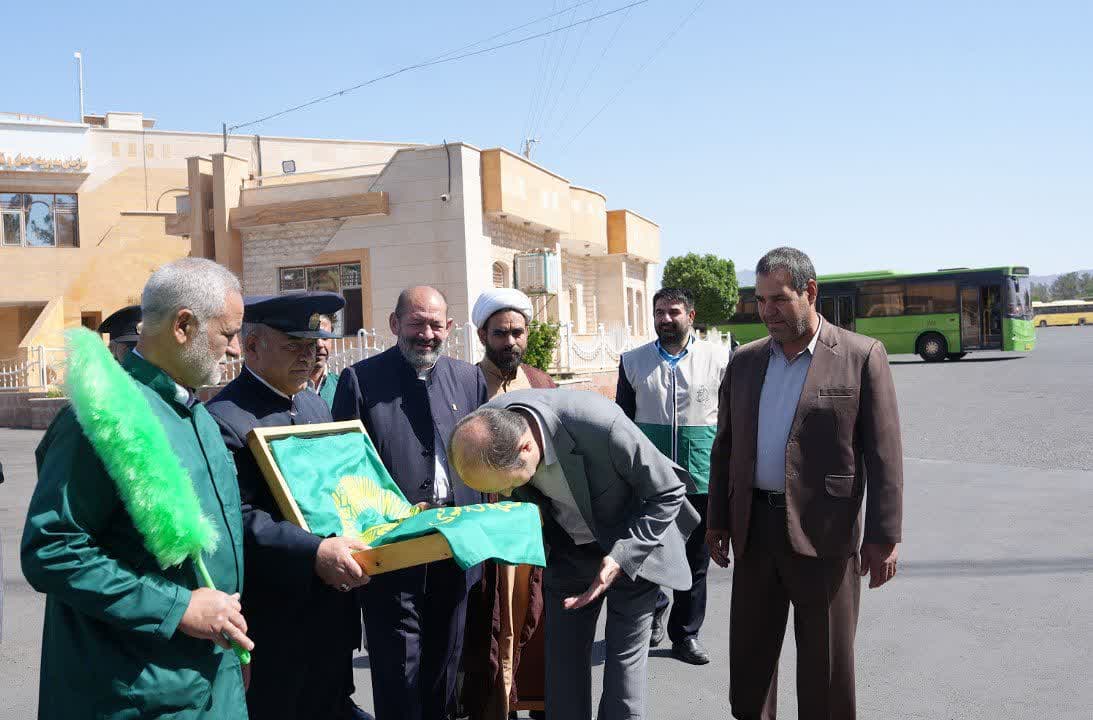 گره‌گشایی رانندگان سبزواری با عرض ارادت به امام رضا (ع)