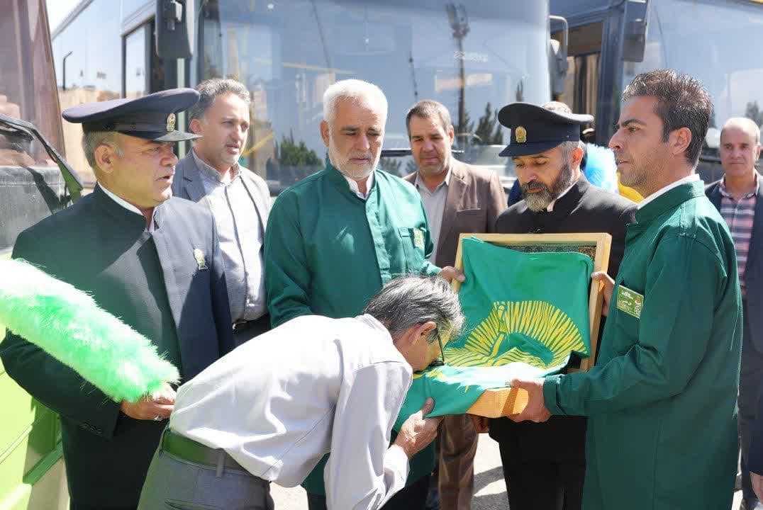 گره‌گشایی رانندگان سبزواری با عرض ارادت به امام رضا (ع)