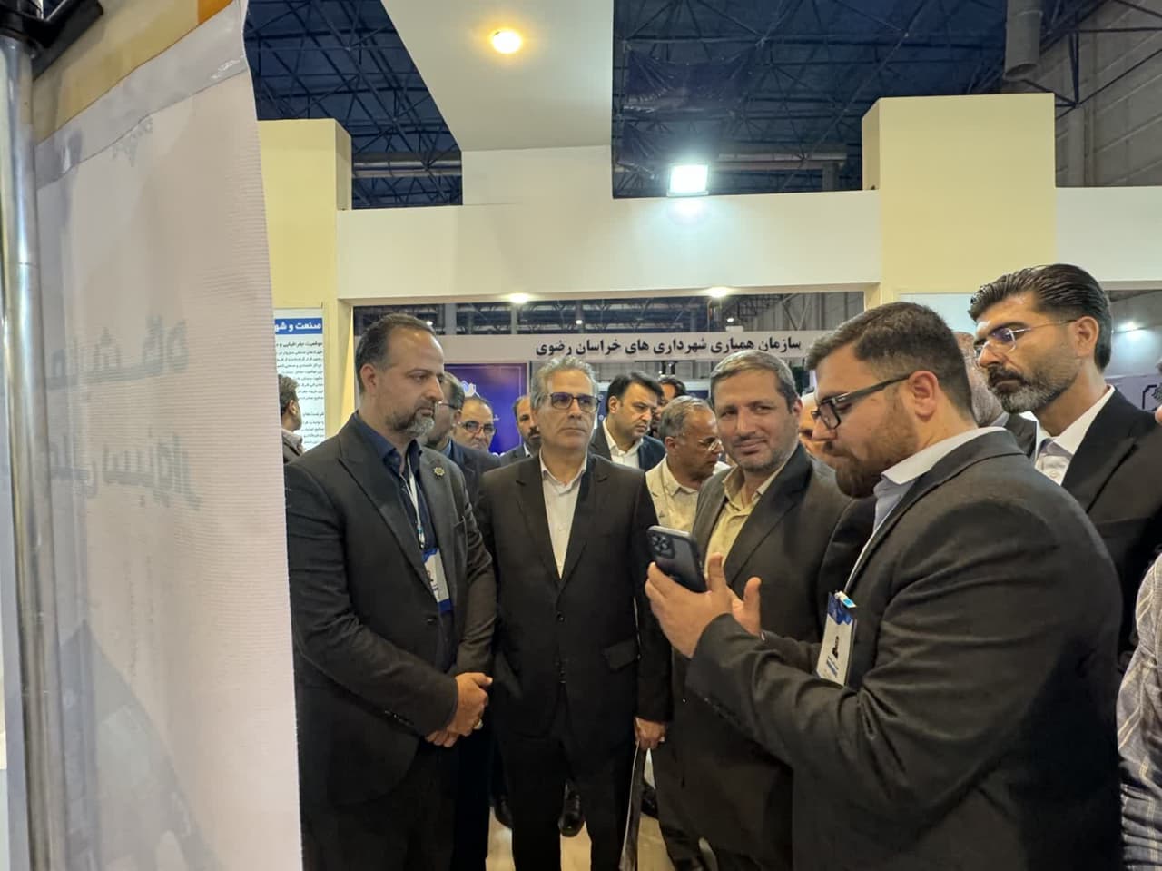 بازدید معاون سیاسی استانداری خراسان رضوی ازغرفه شهرداری درنمایشگاه فرصت های سرمایه گذاری خراسان رضوی