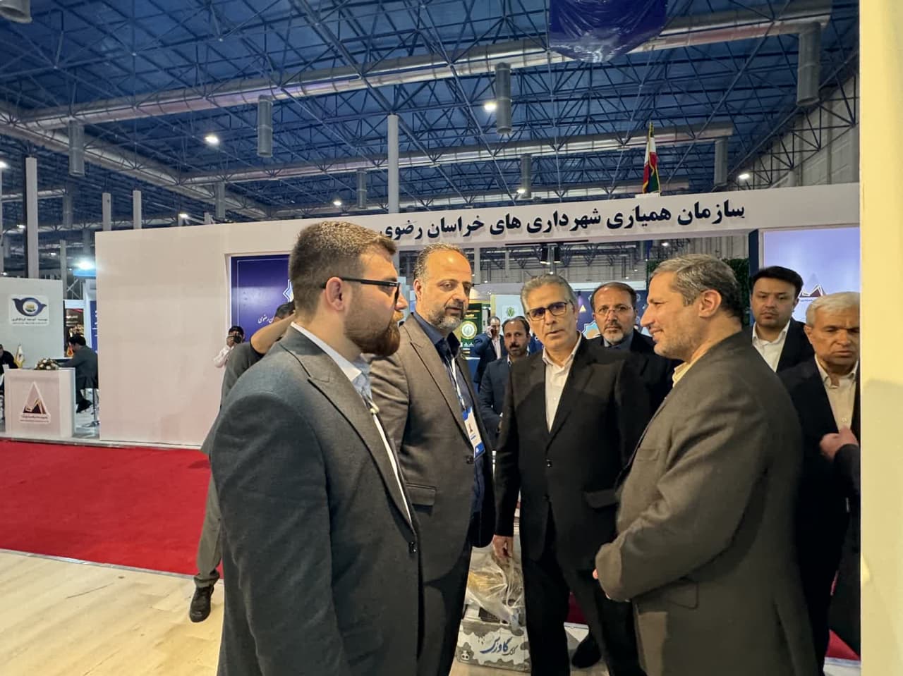 بازدید معاون سیاسی استانداری خراسان رضوی ازغرفه شهرداری درنمایشگاه فرصت های سرمایه گذاری خراسان رضوی
