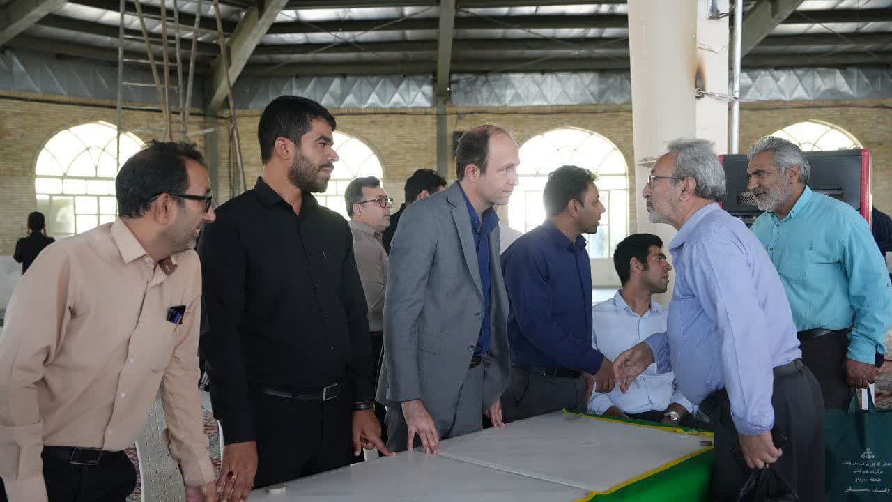 برپایی میز خدمت شهرداری سبزوار در مصلی نمازجمعه