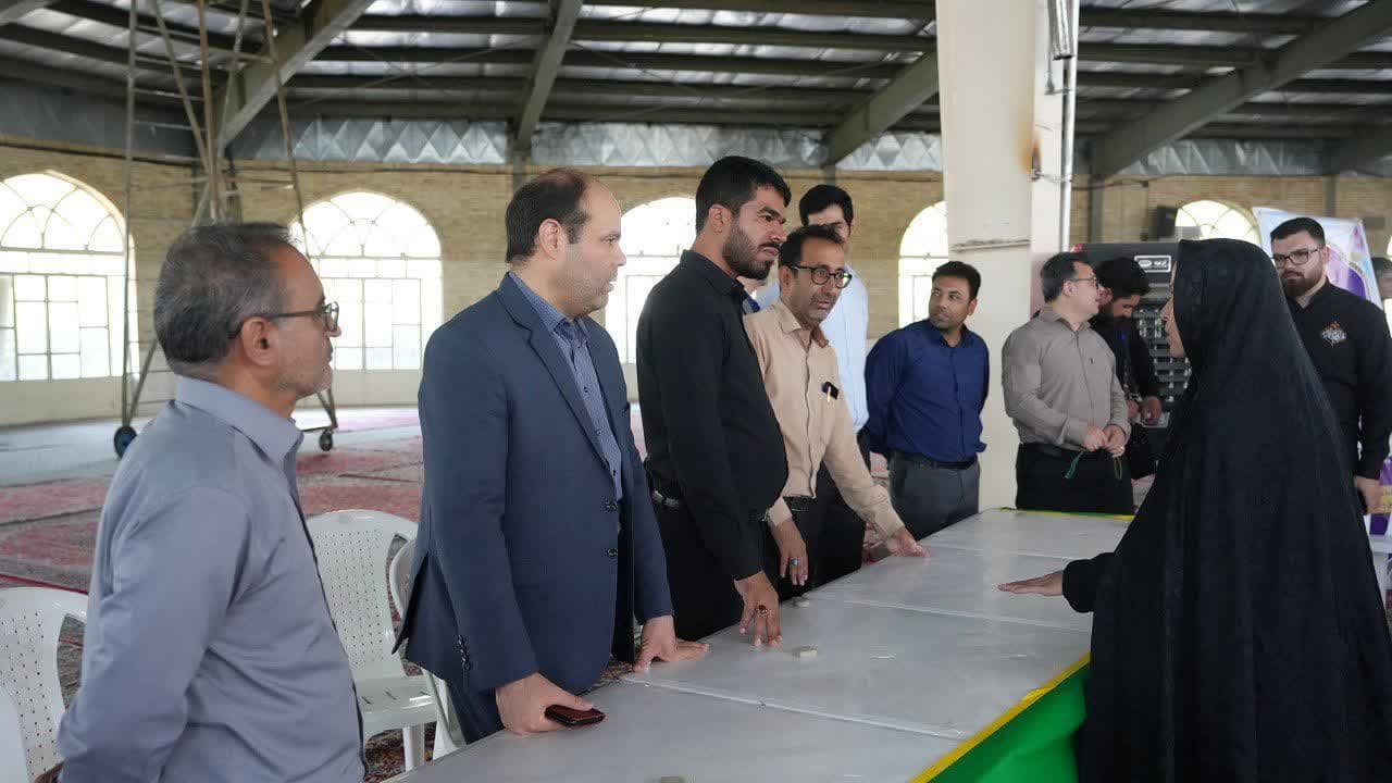 برپایی میز خدمت شهرداری سبزوار در مصلی نمازجمعه