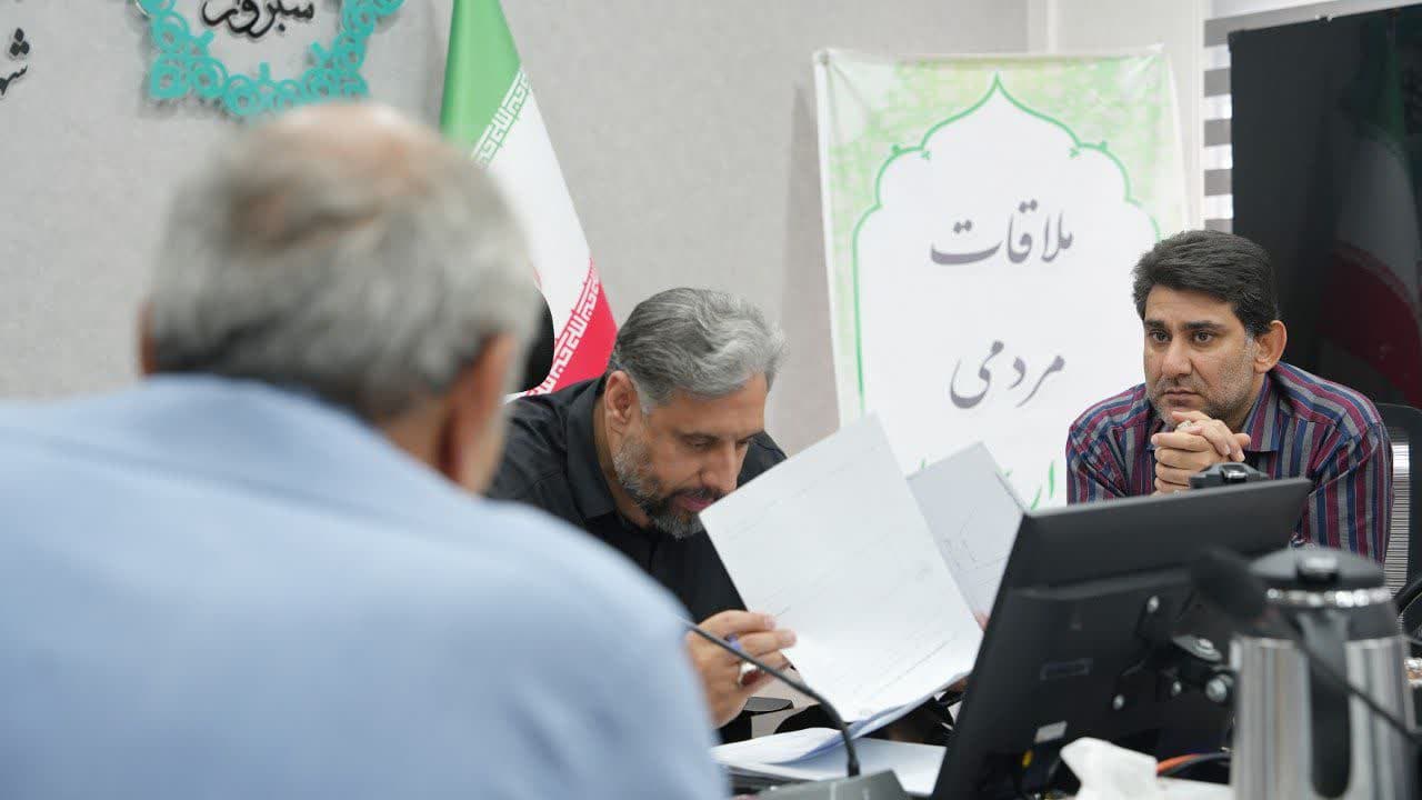 شهردار سبزوار در دوشنبه‌های مردمی پای صحبت شهروندان نشست