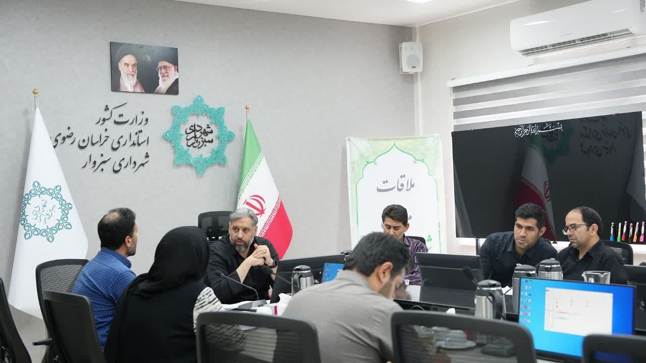 شهردار سبزوار در دوشنبه‌های مردمی پای صحبت شهروندان نشست