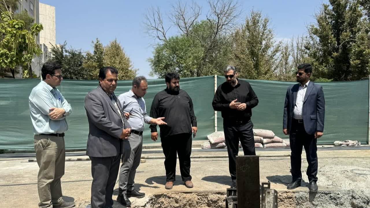 ازدید شهردار سبزوار، رئیس کمیسیون فرهنگی شورای اسلامی شهر و معاونین شهرداری از پروژه آبنمای کف‌خشک