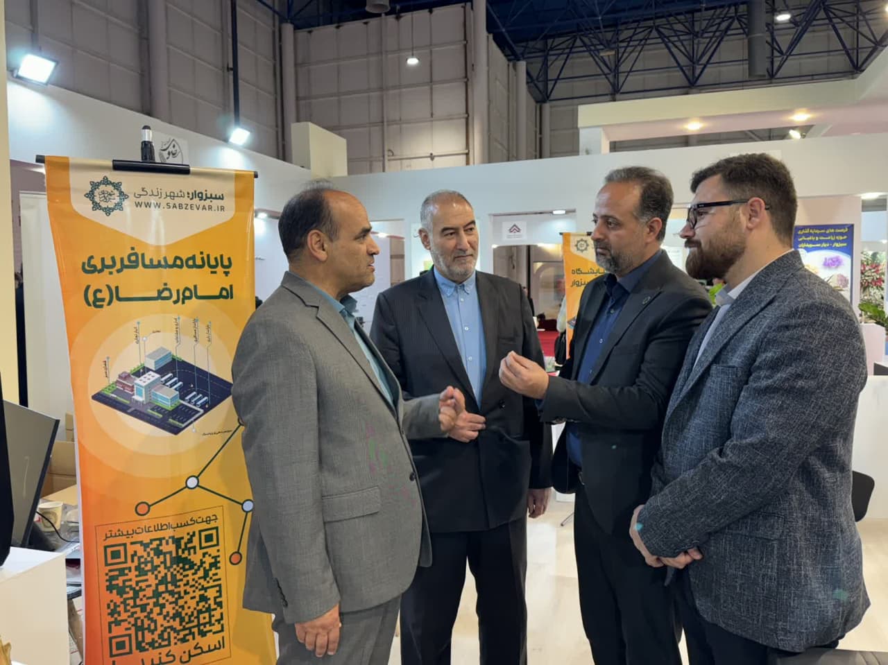 بازدید معاون عمرانی استاندار خراسان رضوی از غرفه شهرداری سبزوار