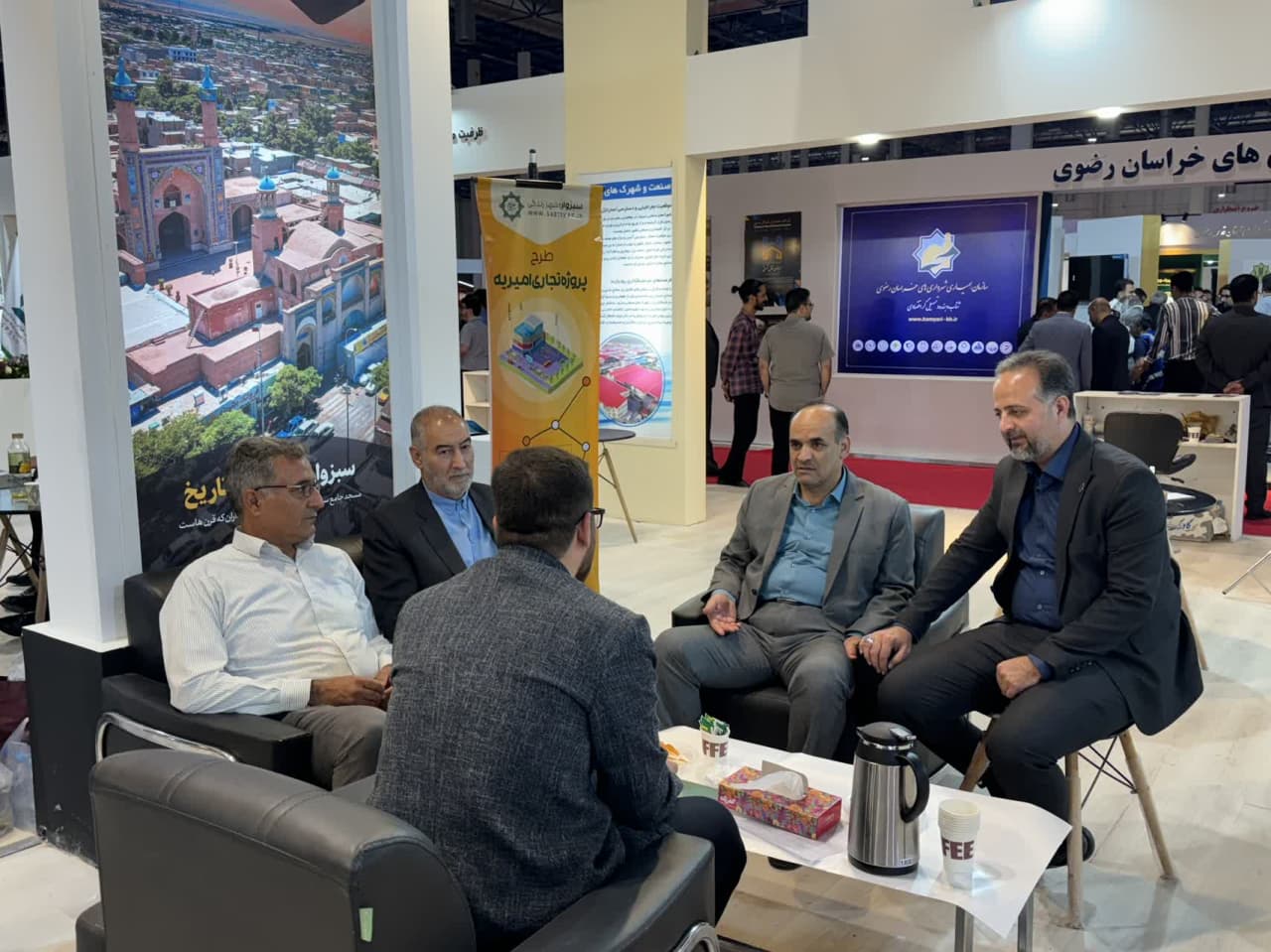 بازدید معاون عمرانی استاندار خراسان رضوی از غرفه شهرداری سبزوار