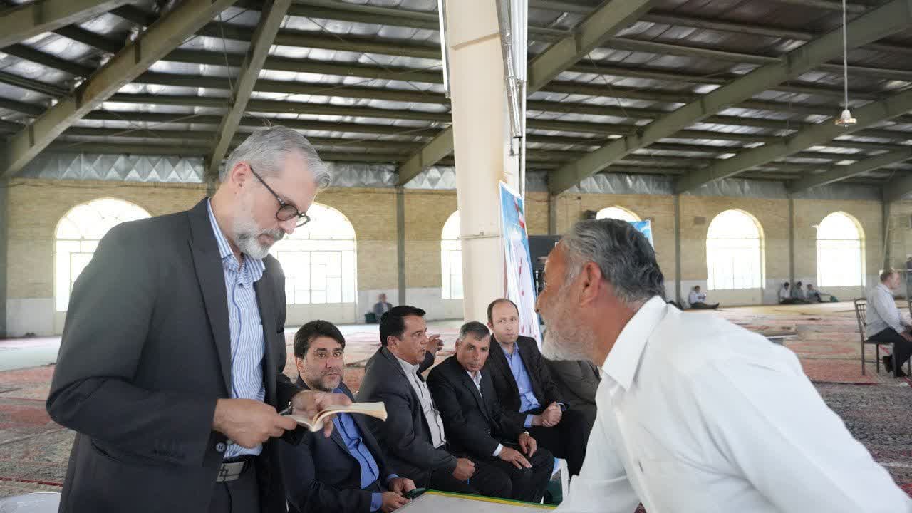 برپایی میزخدمت شهرداری سبزوار در نمازجمعه