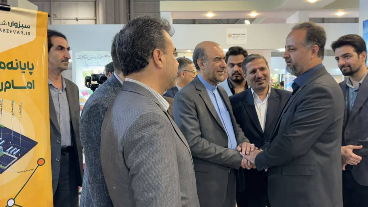 بازدید معاون عمرانی استاندار خراسان رضوی از غرفه شهرداری سبزوار
