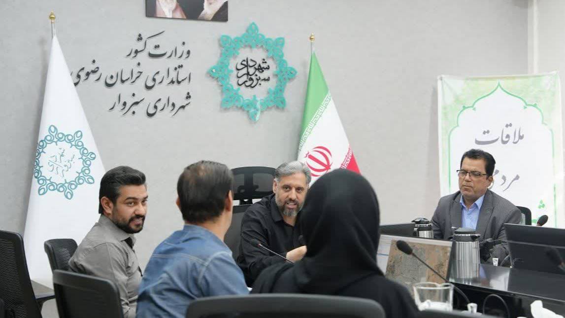 شهردار سبزوار در دوشنبه‌های مردمی پای صحبت شهروندان نشست
