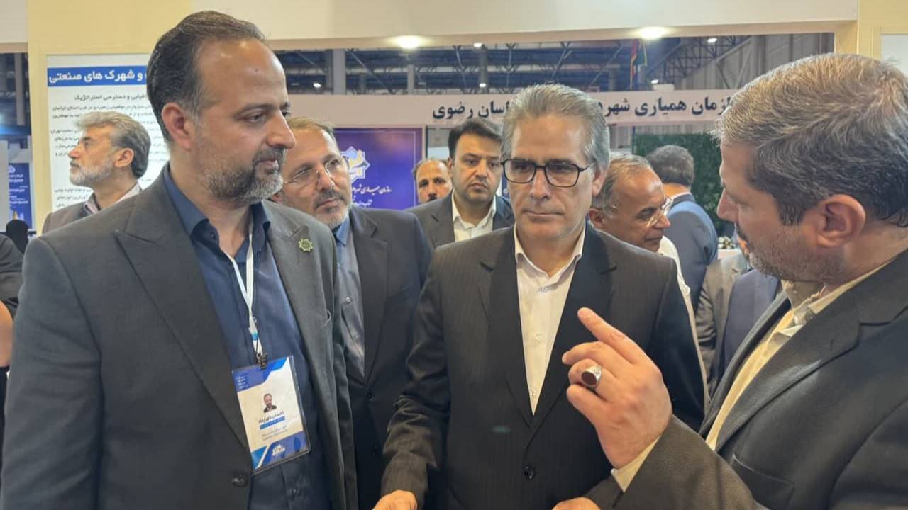 بازدید معاون سیاسی استانداری خراسان رضوی ازغرفه شهرداری درنمایشگاه فرصت های سرمایه گذاری خراسان رضوی