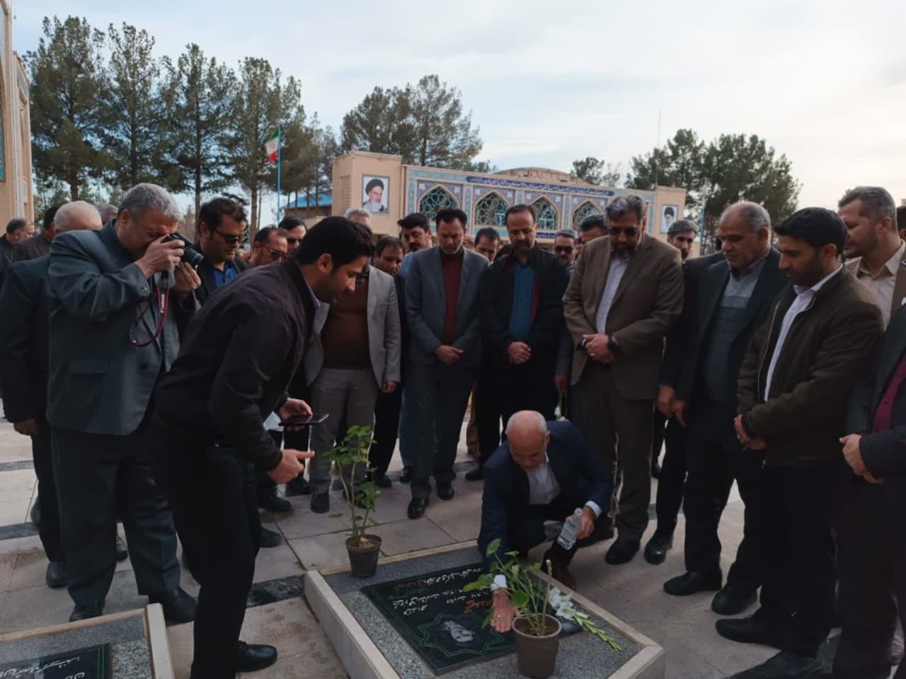 ادای احترام شهردار و رابطین گزینش در خراسان رضوی به مقام شامخ شهدای سبزوار