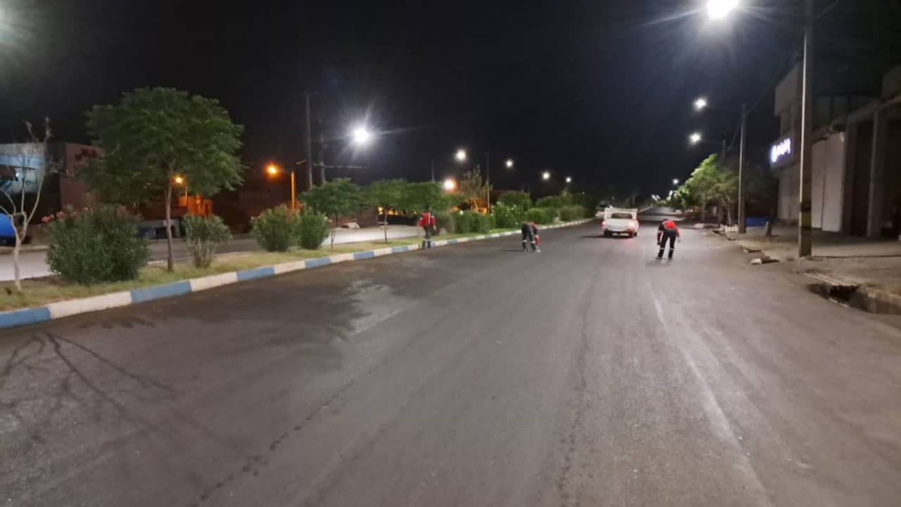 اجرای خط‌کشی طولی در دو مسیر پرتردد سبزوار برای ارتقای ایمنی و نظم ترافیکی