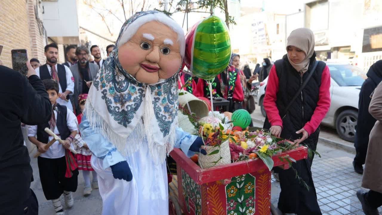 شهرداری سبزوار، شهروندان را به استقبال از شب‌چله برد