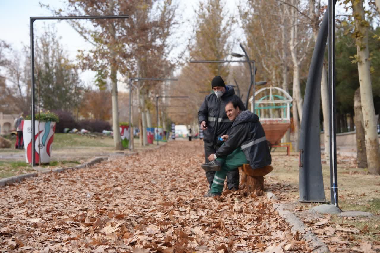 گزارش تصویری از حال و هوای پیاده‌ر‌اه پاییزی بوستان لاله در واپسین روزهای فصل پاییز